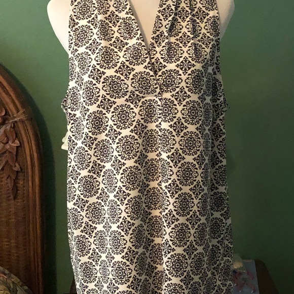 White & Black Scroll Print Long Length Sleeveless Blouse - Picture 2 of 7